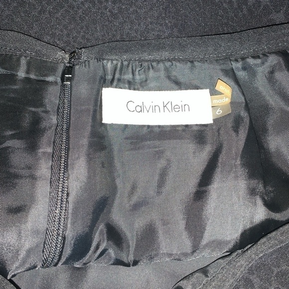 CALVIN KLEIN Textured Pencil Skirt -  Size 6 Pre-owned - Picture 7 of 8